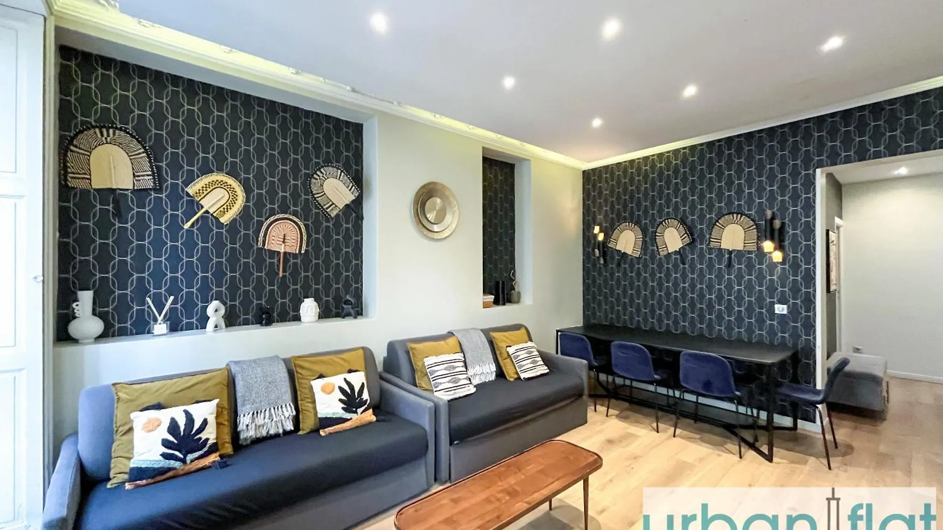Apartment Urban Flat 61 - Pretty 3 Bedrooms In Center Of *